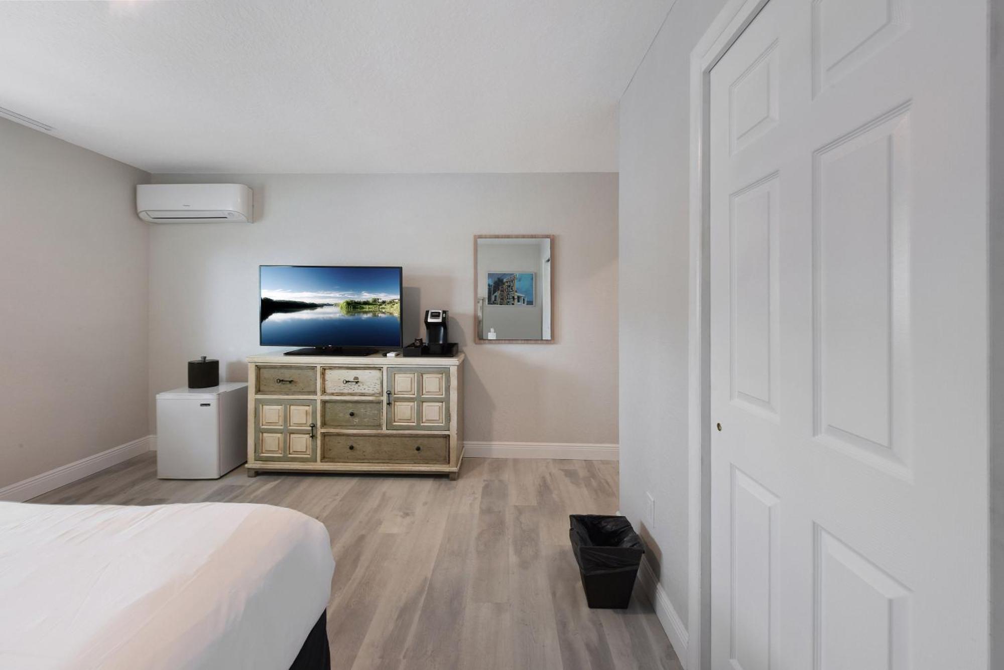 Palm Cove Motel Клируотер Экстерьер фото